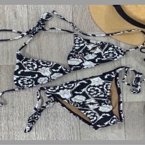 CIA MARITIMA Black/White Floral Triangle Swimsuit!